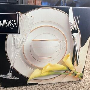 Mikasa classic gold fine china 20pc set